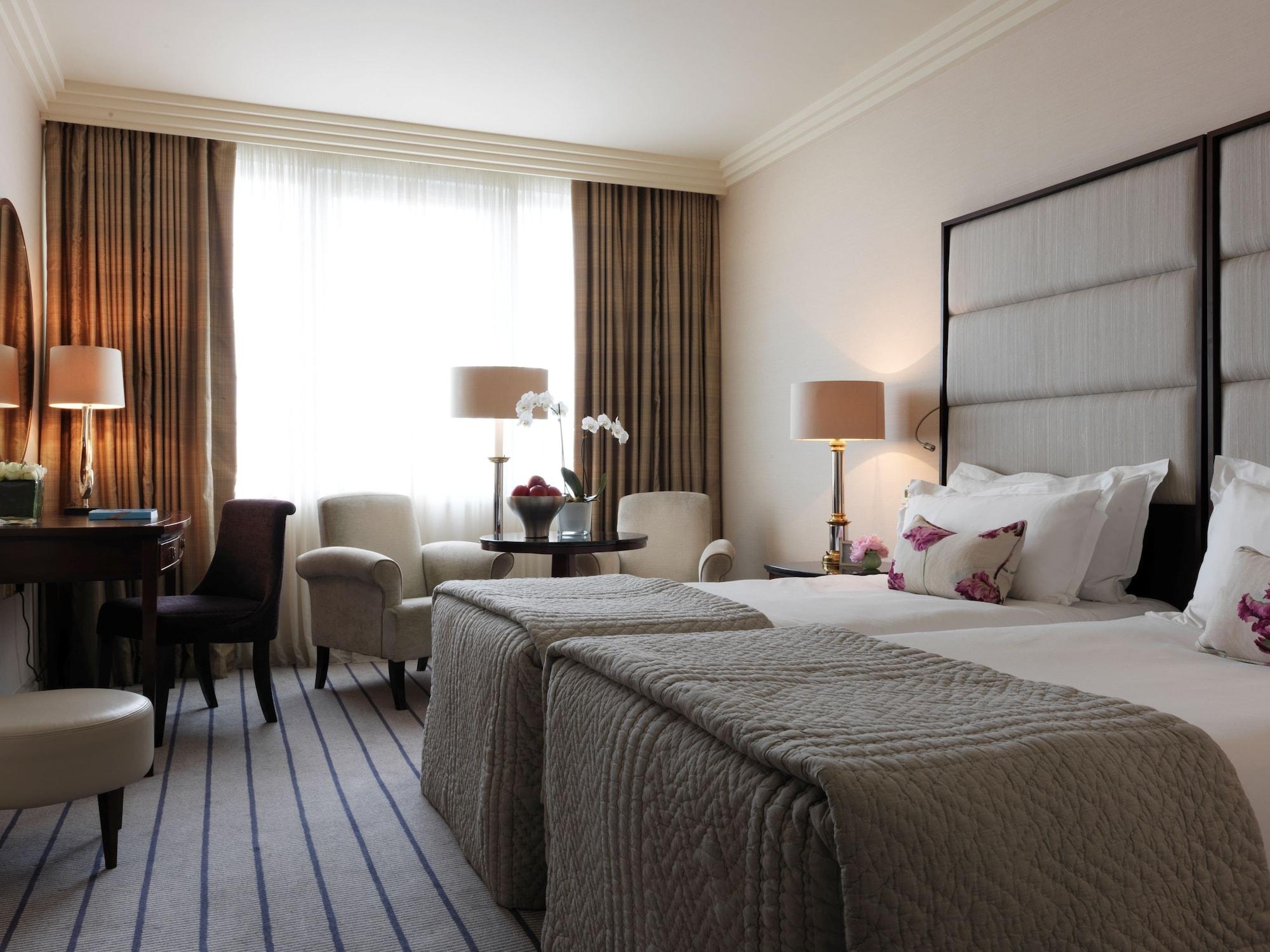 เดอะ เวสต์บิวรี โฮเต็ล Hotel ดับลิน ภายนอก รูปภาพ A room at the hotel