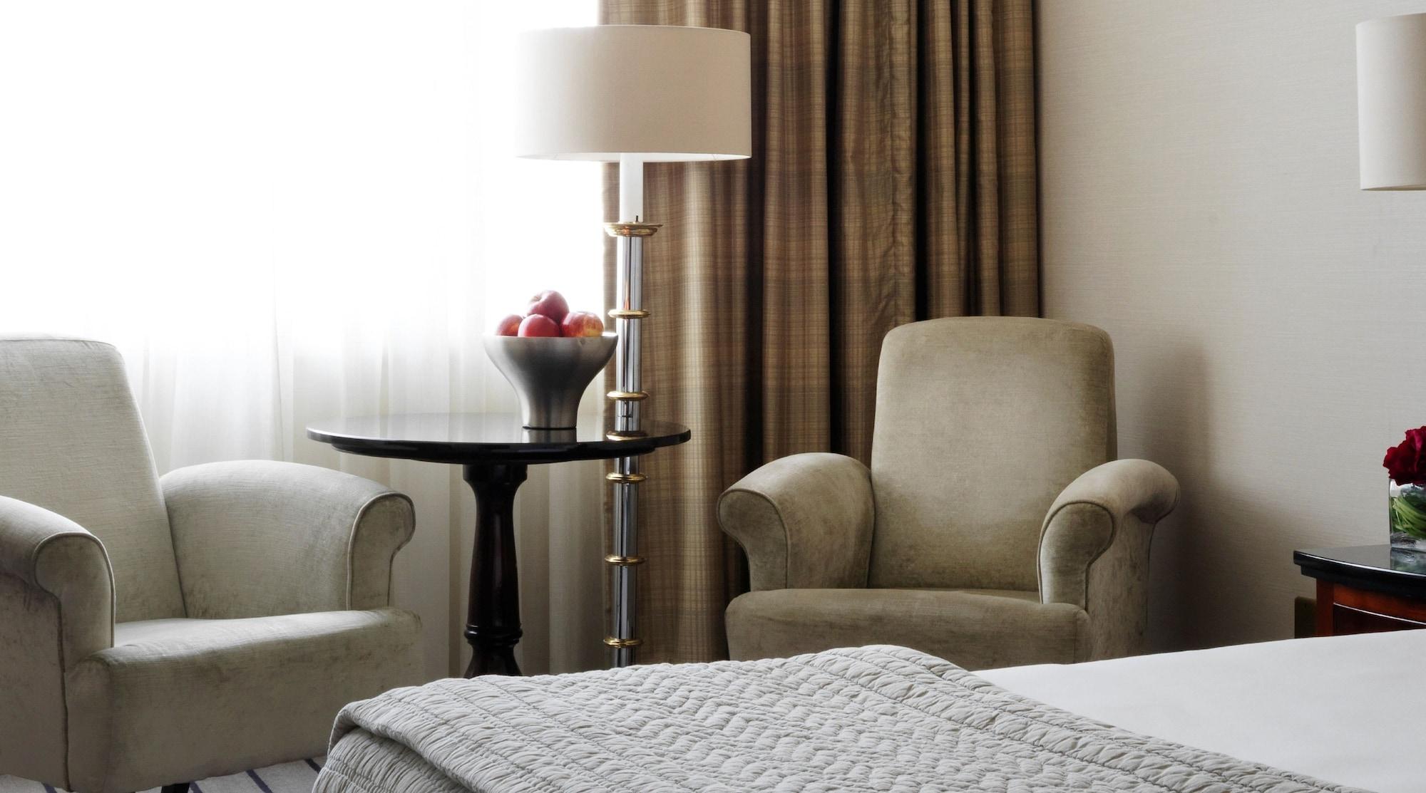 เดอะ เวสต์บิวรี โฮเต็ล Hotel ดับลิน ภายนอก รูปภาพ A room at the hotel