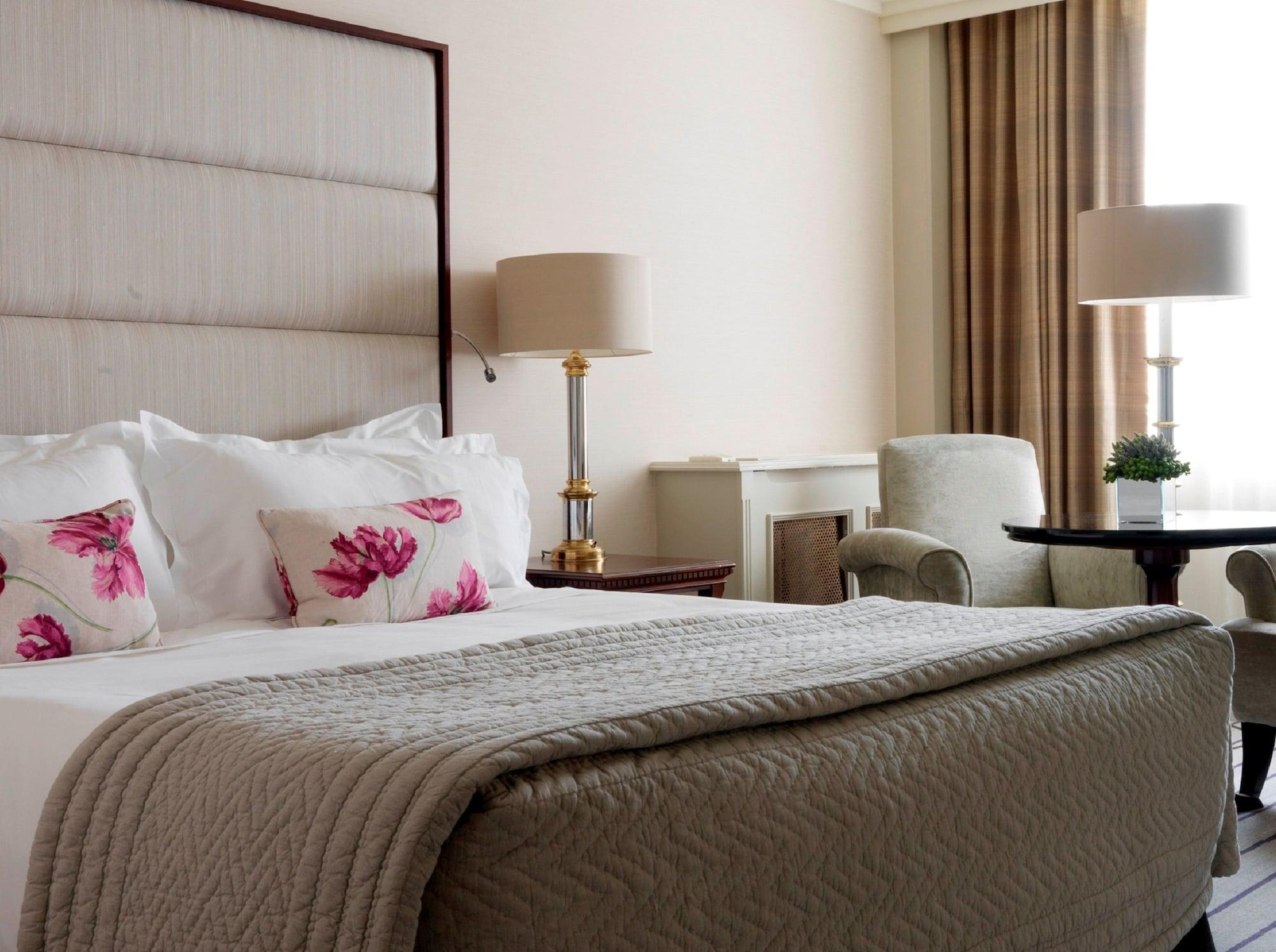 เดอะ เวสต์บิวรี โฮเต็ล Hotel ดับลิน ภายนอก รูปภาพ A bedroom at the hotel
