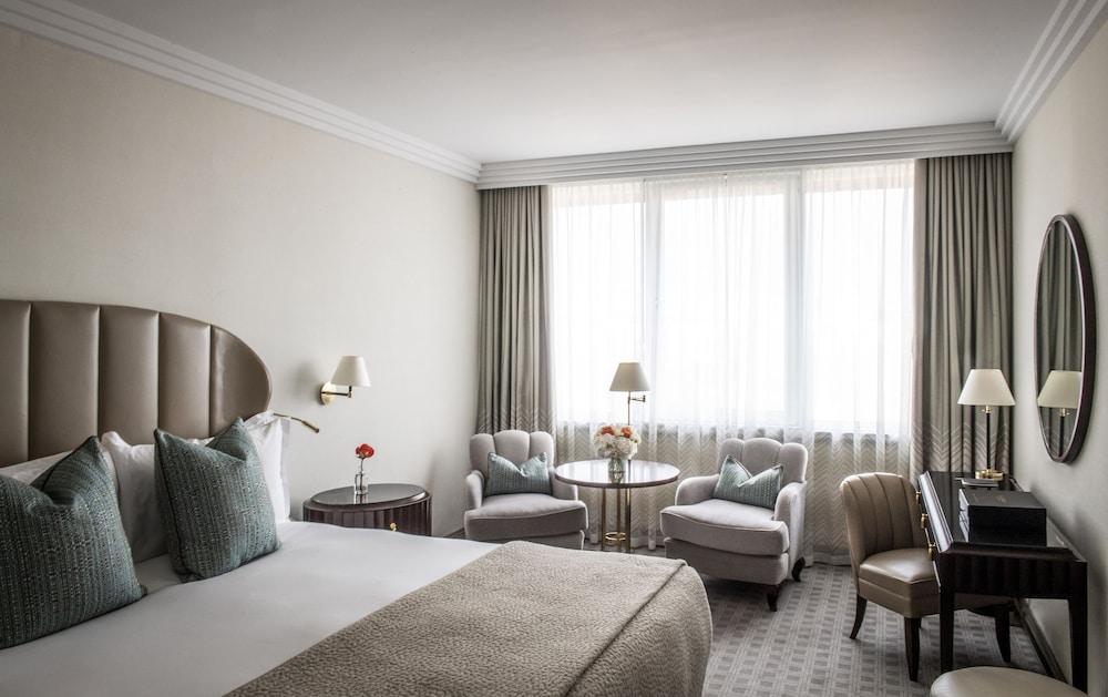 เดอะ เวสต์บิวรี โฮเต็ล Hotel ดับลิน ภายนอก รูปภาพ A room at the hotel
