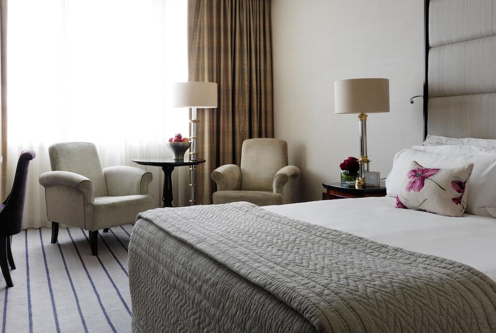 เดอะ เวสต์บิวรี โฮเต็ล Hotel ดับลิน ภายนอก รูปภาพ A room at the hotel