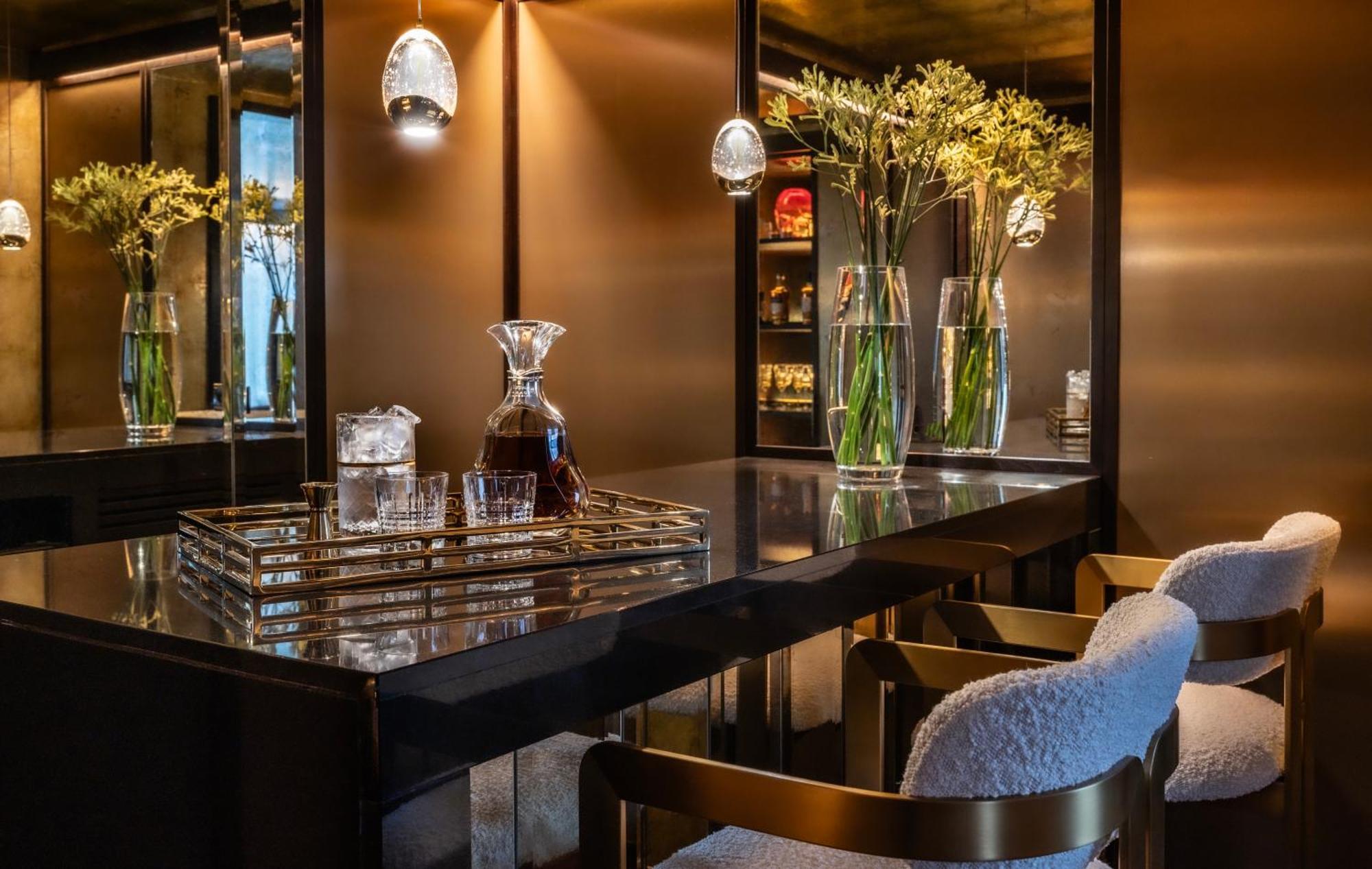 เดอะ เวสต์บิวรี โฮเต็ล Hotel ดับลิน ภายนอก รูปภาพ The bar at the 100 Queen's Gate penthouse