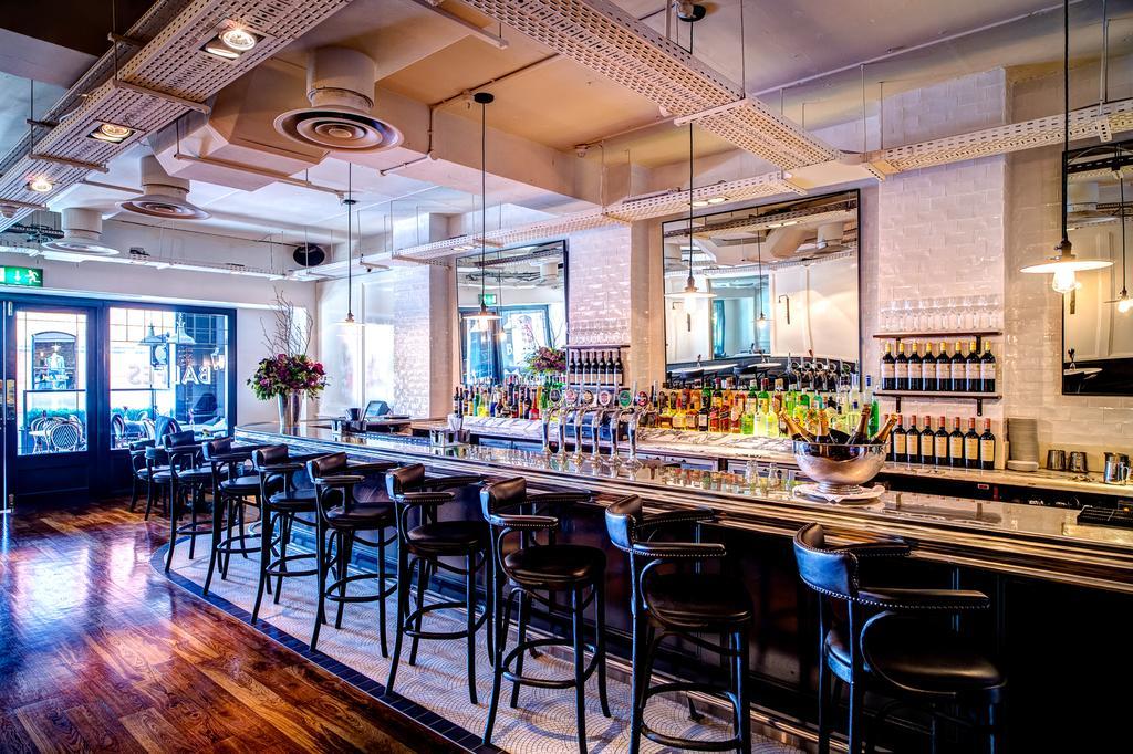 เดอะ เวสต์บิวรี โฮเต็ล Hotel ดับลิน ภายนอก รูปภาพ The bar at the restaurant